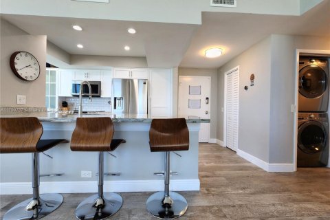 Condo in Hollywood, Florida, 2 bedrooms  № 2036813 - photo 25