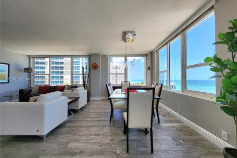 Condo in Hollywood, Florida, 2 bedrooms  № 2036813 - photo 23