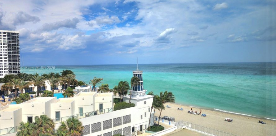 Condo in Hollywood, Florida, 2 bedrooms  № 2036813