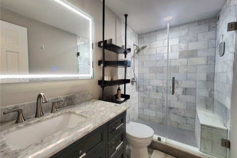 Condo in Hollywood, Florida, 2 bedrooms  № 2036813 - photo 22