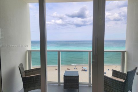 Condo in Hollywood, Florida, 2 bedrooms  № 2036813 - photo 4