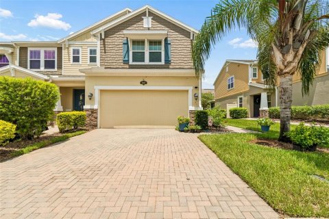 Townhouse in Lutz, Florida 4 bedrooms, 194.91 sq.m. № 2299785 - photo 2