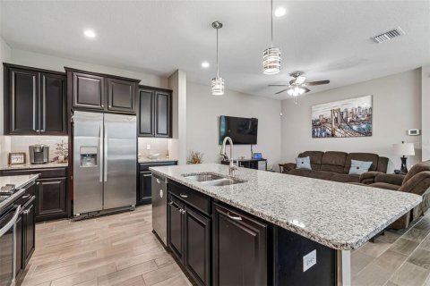 Townhouse in Lutz, Florida 4 bedrooms, 194.91 sq.m. № 2299785 - photo 14