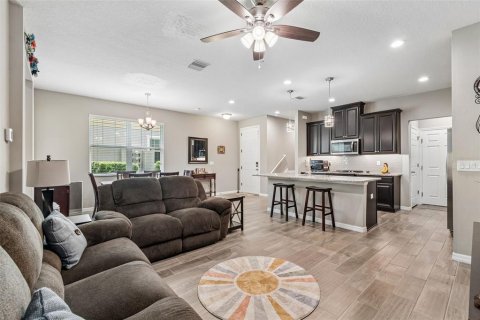 Townhouse in Lutz, Florida 4 bedrooms, 194.91 sq.m. № 2299785 - photo 10