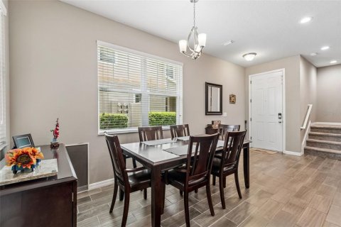 Townhouse in Lutz, Florida 4 bedrooms, 194.91 sq.m. № 2299785 - photo 8