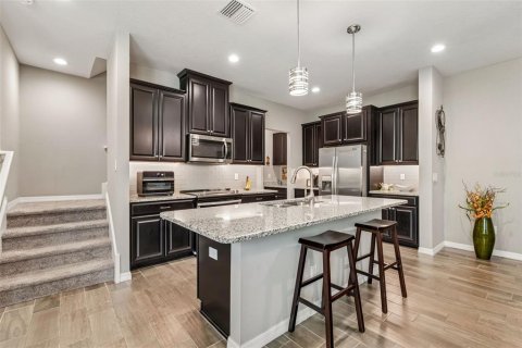 Townhouse in Lutz, Florida 4 bedrooms, 194.91 sq.m. № 2299785 - photo 15
