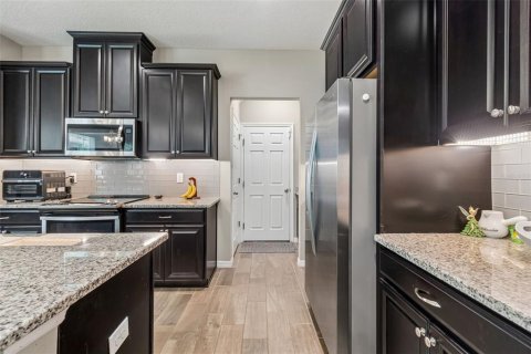Townhouse in Lutz, Florida 4 bedrooms, 194.91 sq.m. № 2299785 - photo 16