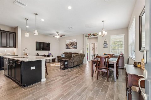 Townhouse in Lutz, Florida 4 bedrooms, 194.91 sq.m. № 2299785 - photo 7