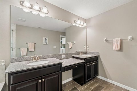 Townhouse in Lutz, Florida 4 bedrooms, 194.91 sq.m. № 2299785 - photo 23