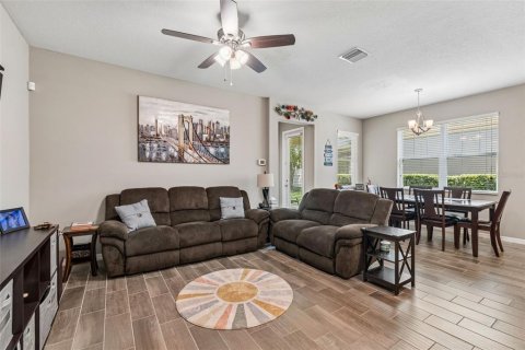 Townhouse in Lutz, Florida 4 bedrooms, 194.91 sq.m. № 2299785 - photo 9