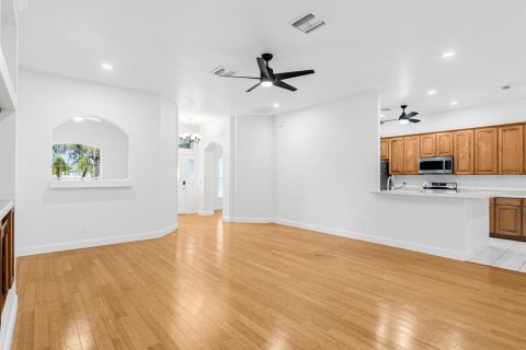 Купить виллу или дом в Киссимми, Флорида 9 комнат, 219.16м2, № 2212314 - фото 11