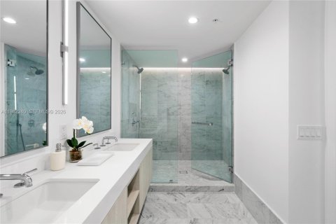 Copropriété à vendre à Bay Harbor Islands, Floride: 2 chambres, 172.89 m2 № 2046777 - photo 21