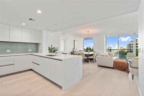 Copropriété à vendre à Bay Harbor Islands, Floride: 2 chambres, 172.89 m2 № 2046777 - photo 6