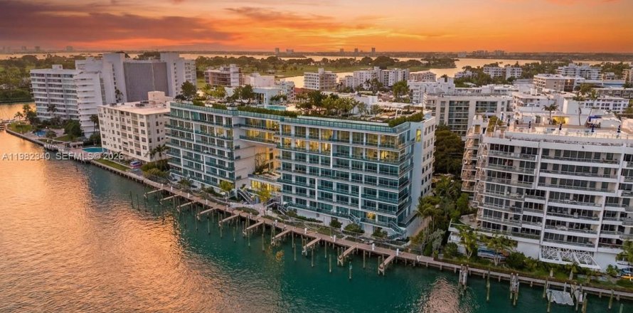 Condo à Bay Harbor Islands, Floride, 2 chambres № 2046777