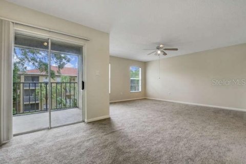 Condo in Palm Harbor, Florida, 2 bedrooms № 2233746 - photo 4