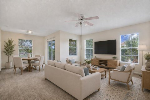 Condo in Palm Harbor, Florida, 2 bedrooms № 2233746 - photo 3