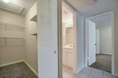 Condo in Palm Harbor, Florida, 2 bedrooms № 2233746 - photo 11