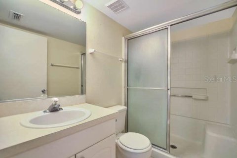 Condo in Palm Harbor, Florida, 2 bedrooms № 2233746 - photo 15