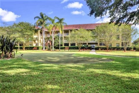 Condo in Palm Harbor, Florida, 2 bedrooms № 2233746 - photo 24