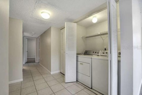 Condo in Palm Harbor, Florida, 2 bedrooms № 2233746 - photo 10