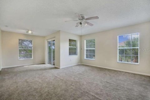 Condo in Palm Harbor, Florida, 2 bedrooms № 2233746 - photo 5