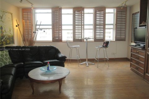 Copropriété à vendre à Sunny Isles Beach, Floride: 55.28 m2 № 1834492 - photo 1