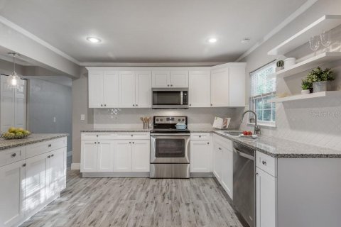 Casa en alquiler en Tampa, Florida, 3 dormitorios, 119.66 m2 № 1848117 - foto 13