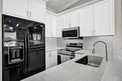 Купить таунхаус в Майами, Флорида 2 спальни, 93.83м2, № 2050805 - фото 4