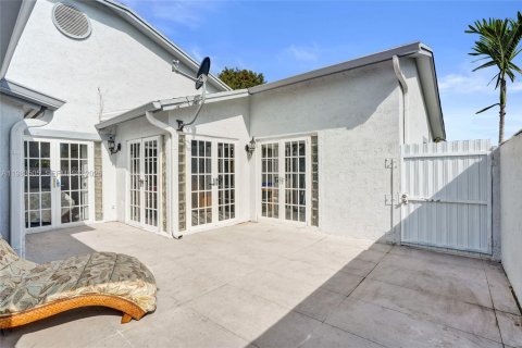 Купить таунхаус в Майами, Флорида 2 спальни, 93.83м2, № 2050805 - фото 17