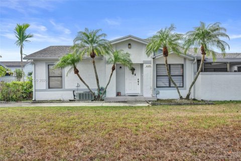 Купить таунхаус в Майами, Флорида 2 спальни, 93.83м2, № 2050805 - фото 28