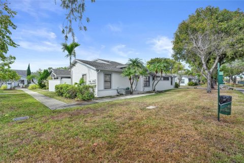 Купить таунхаус в Майами, Флорида 2 спальни, 93.83м2, № 2050805 - фото 29