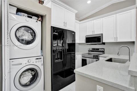 Купить таунхаус в Майами, Флорида 2 спальни, 93.83м2, № 2050805 - фото 6