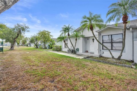 Купить таунхаус в Майами, Флорида 2 спальни, 93.83м2, № 2050805 - фото 30