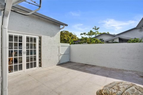 Купить таунхаус в Майами, Флорида 2 спальни, 93.83м2, № 2050805 - фото 21