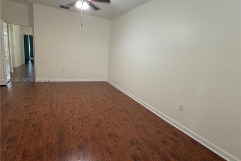 Снять в аренду таунхаус в Дорал, Флорида 3 спальни, 186.55м2, № 2069445 - фото 13