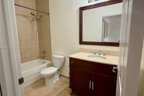 Снять в аренду таунхаус в Дорал, Флорида 3 спальни, 186.55м2, № 2069445 - фото 11