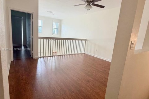 Снять в аренду таунхаус в Дорал, Флорида 3 спальни, 186.55м2, № 2069445 - фото 9