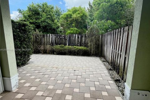 Снять в аренду таунхаус в Дорал, Флорида 3 спальни, 186.55м2, № 2069445 - фото 19