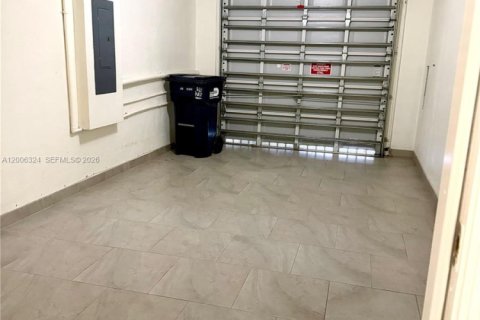 Снять в аренду таунхаус в Дорал, Флорида 3 спальни, 186.55м2, № 2069445 - фото 18