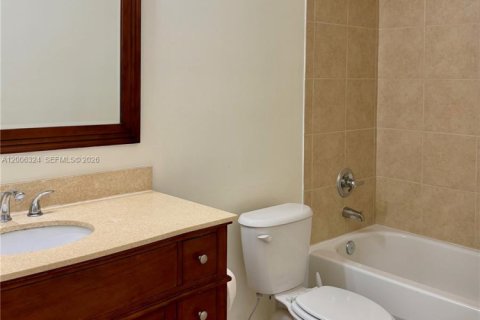 Снять в аренду таунхаус в Дорал, Флорида 3 спальни, 186.55м2, № 2069445 - фото 6