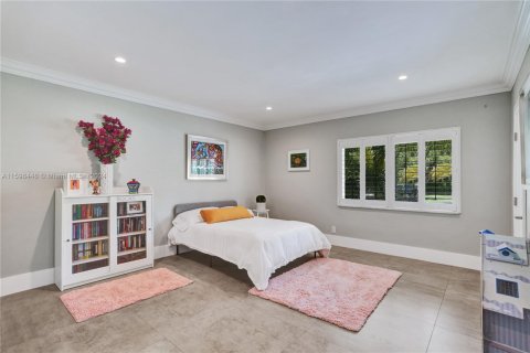 House in Coral Gables, Florida 5 bedrooms, 320.05 sq.m. № 1695636 - photo 16