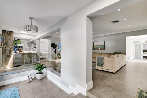 House in Coral Gables, Florida 5 bedrooms, 320.05 sq.m. № 1695636 - photo 9
