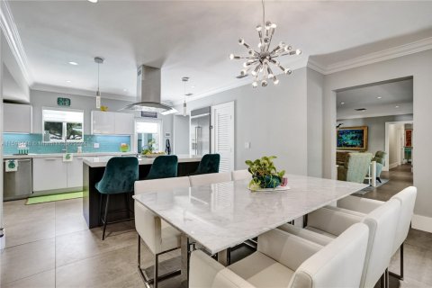 House in Coral Gables, Florida 5 bedrooms, 320.05 sq.m. № 1695636 - photo 14