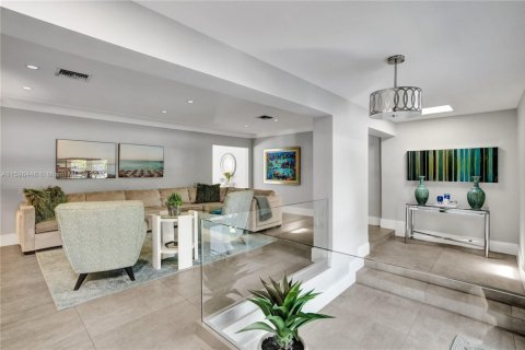 House in Coral Gables, Florida 5 bedrooms, 320.05 sq.m. № 1695636 - photo 7