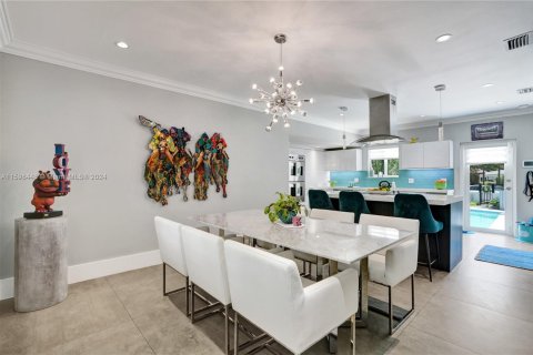 House in Coral Gables, Florida 5 bedrooms, 320.05 sq.m. № 1695636 - photo 11