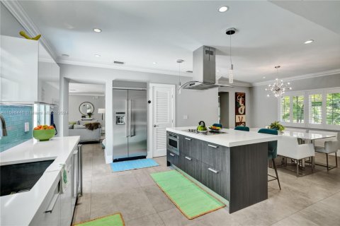 House in Coral Gables, Florida 5 bedrooms, 320.05 sq.m. № 1695636 - photo 12