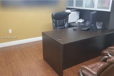 Купить коммерческую недвижимость в Хайалиа, Флорида № 2067798 - фото 3