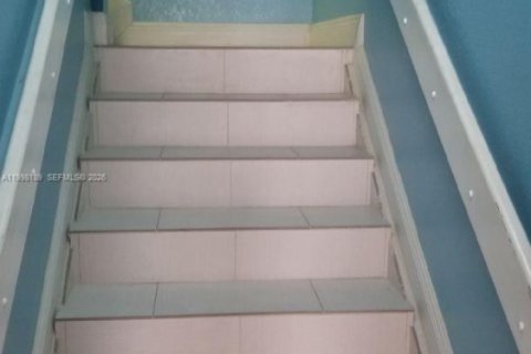 Купить коммерческую недвижимость в Хайалиа, Флорида № 2067798 - фото 2