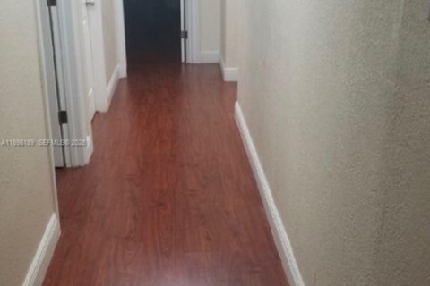 Купить коммерческую недвижимость в Хайалиа, Флорида № 2067798 - фото 5