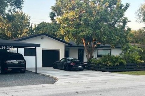 House in Miami, Florida 3 bedrooms, 126.16 sq.m. № 1802445 - photo 1